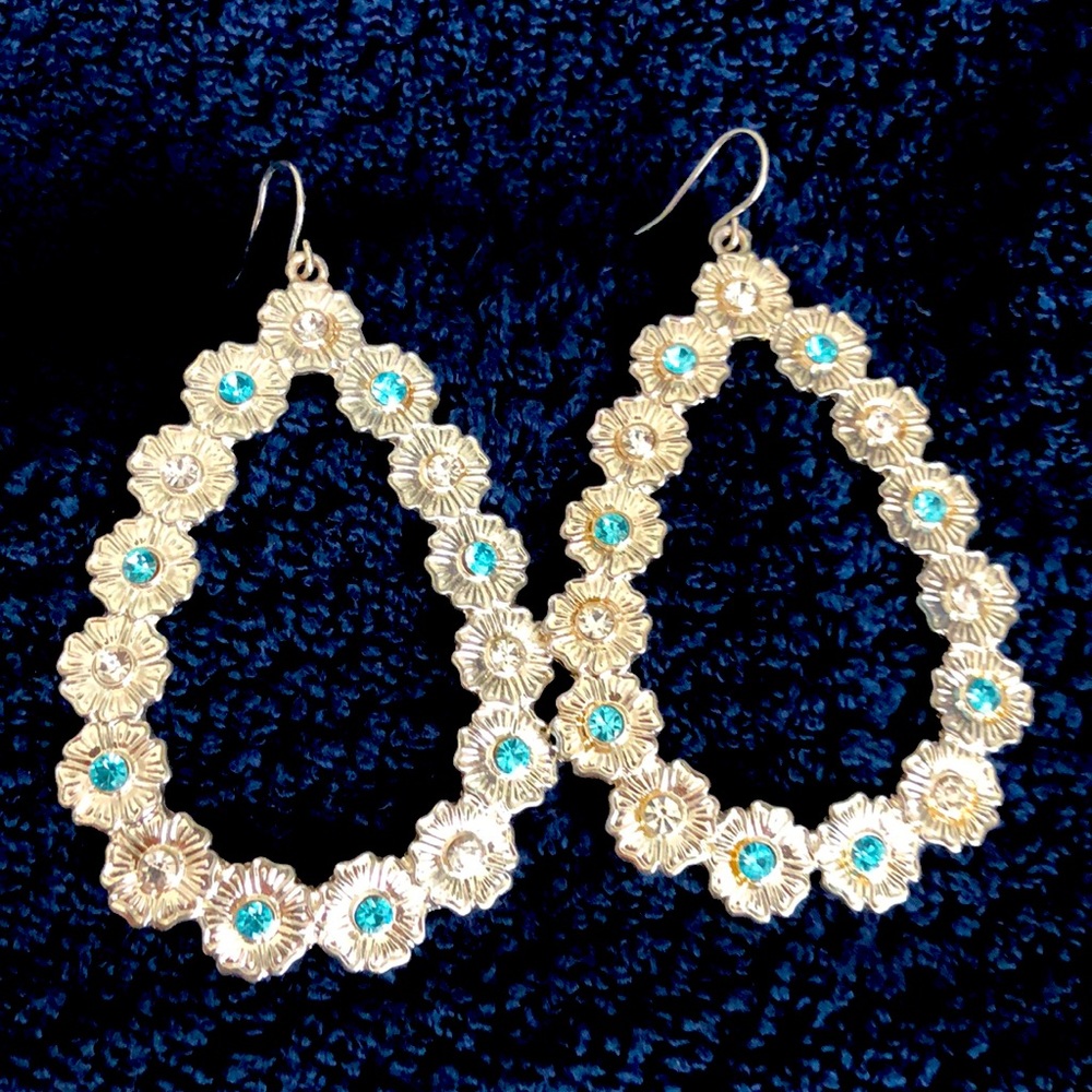 Silver tone fashion hoop earrings